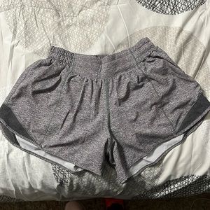 Lululemon Heathered Grey Hotty Hot Lined 2.5” Shorts Size 6 Like New